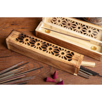 Holzhalter mit Vorratsbox